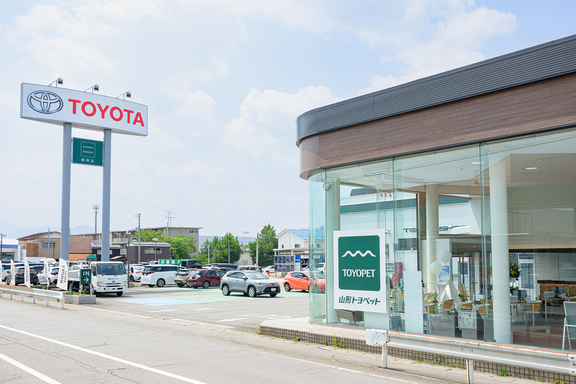 鶴岡店外観
