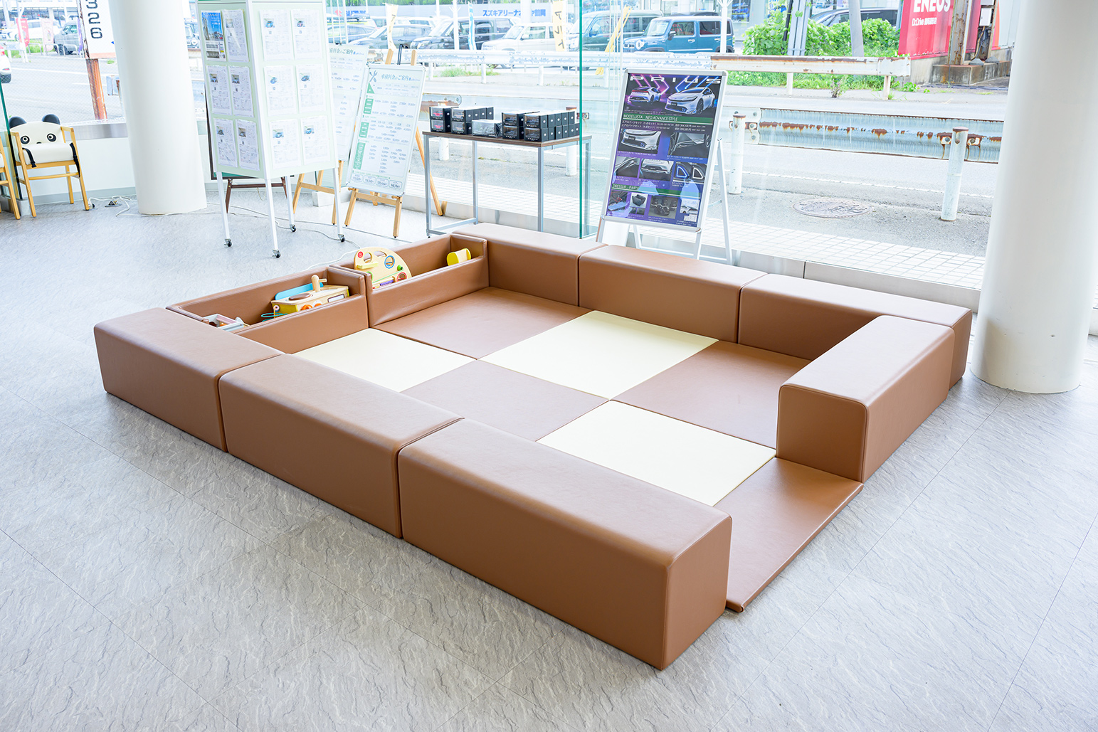 鶴岡店内観（キッズコーナー）